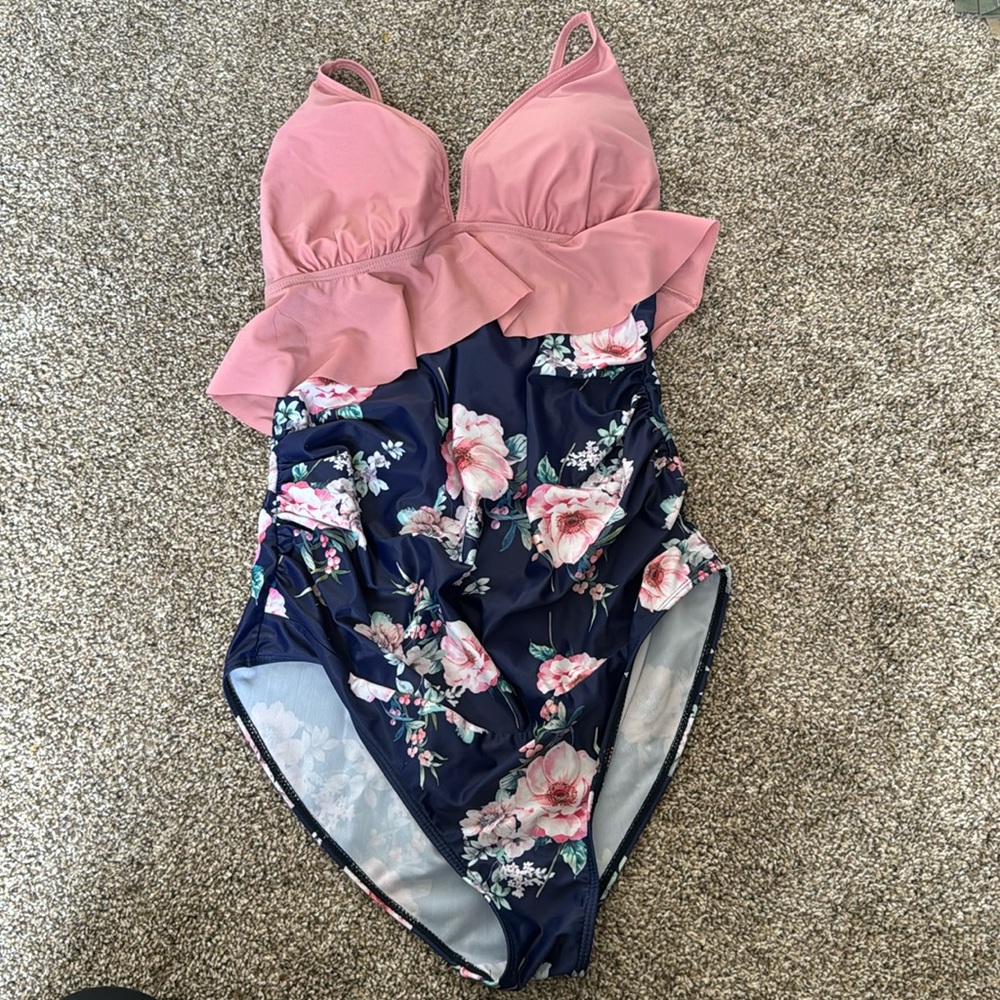 Summer Mae Maternity swim suit XL Never worn, no tags
